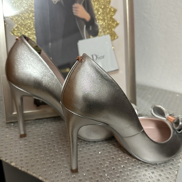 Ted Baker Silver Metallic Heels with Rose Gold Accents on Bow - Picture 11 of 13